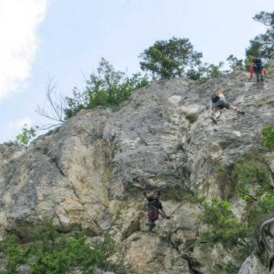 03-Le premier pont de singe vu de dessous, avec d’autres cordées