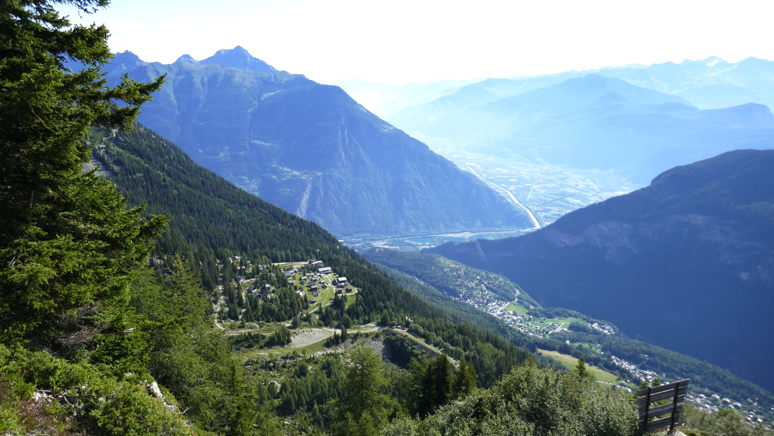 Vue sur la Creusaz, les Marécottes, Salvan, Martigny, ...