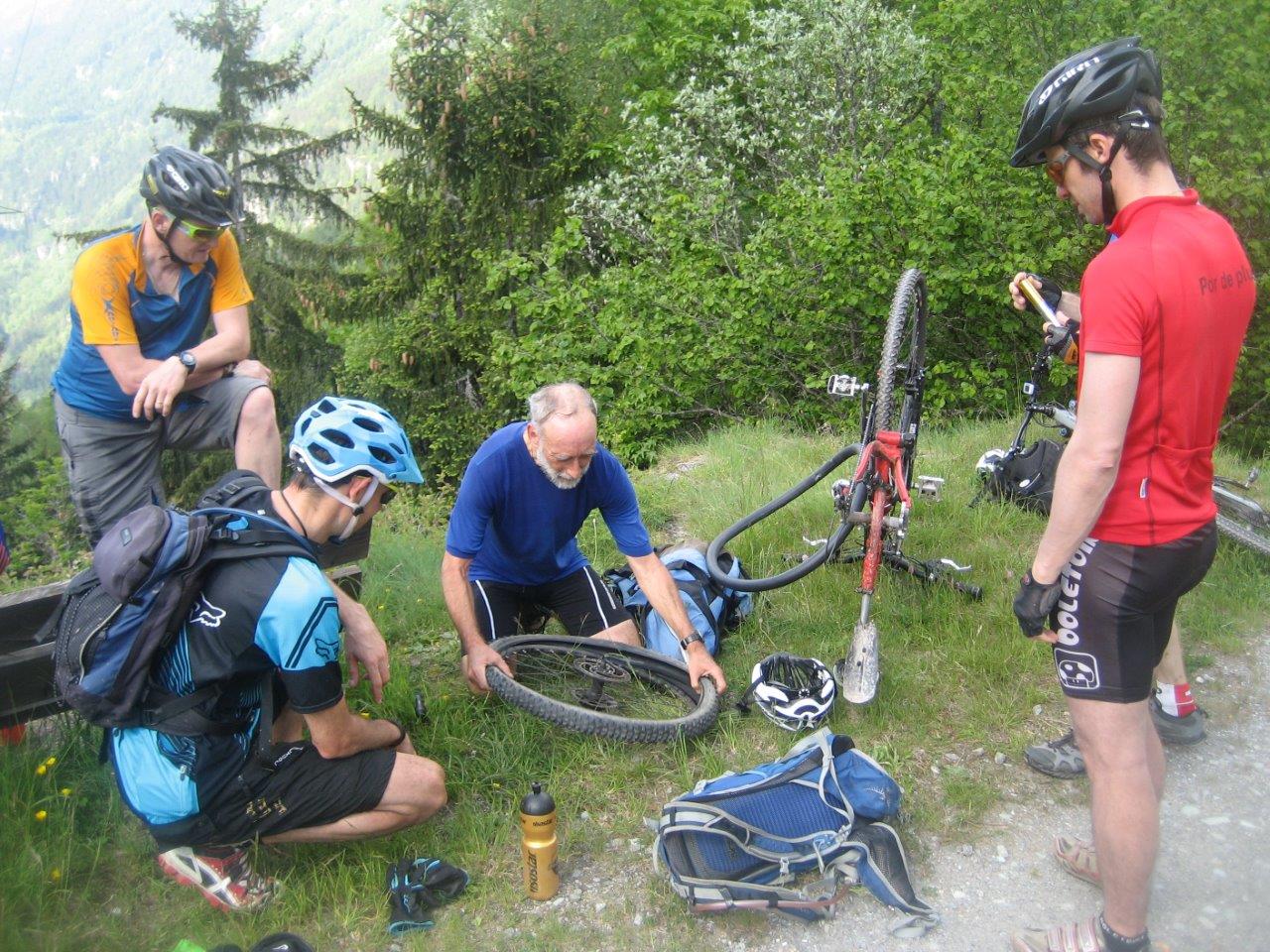 1ère crevaison, Gérard, avant Finhaut