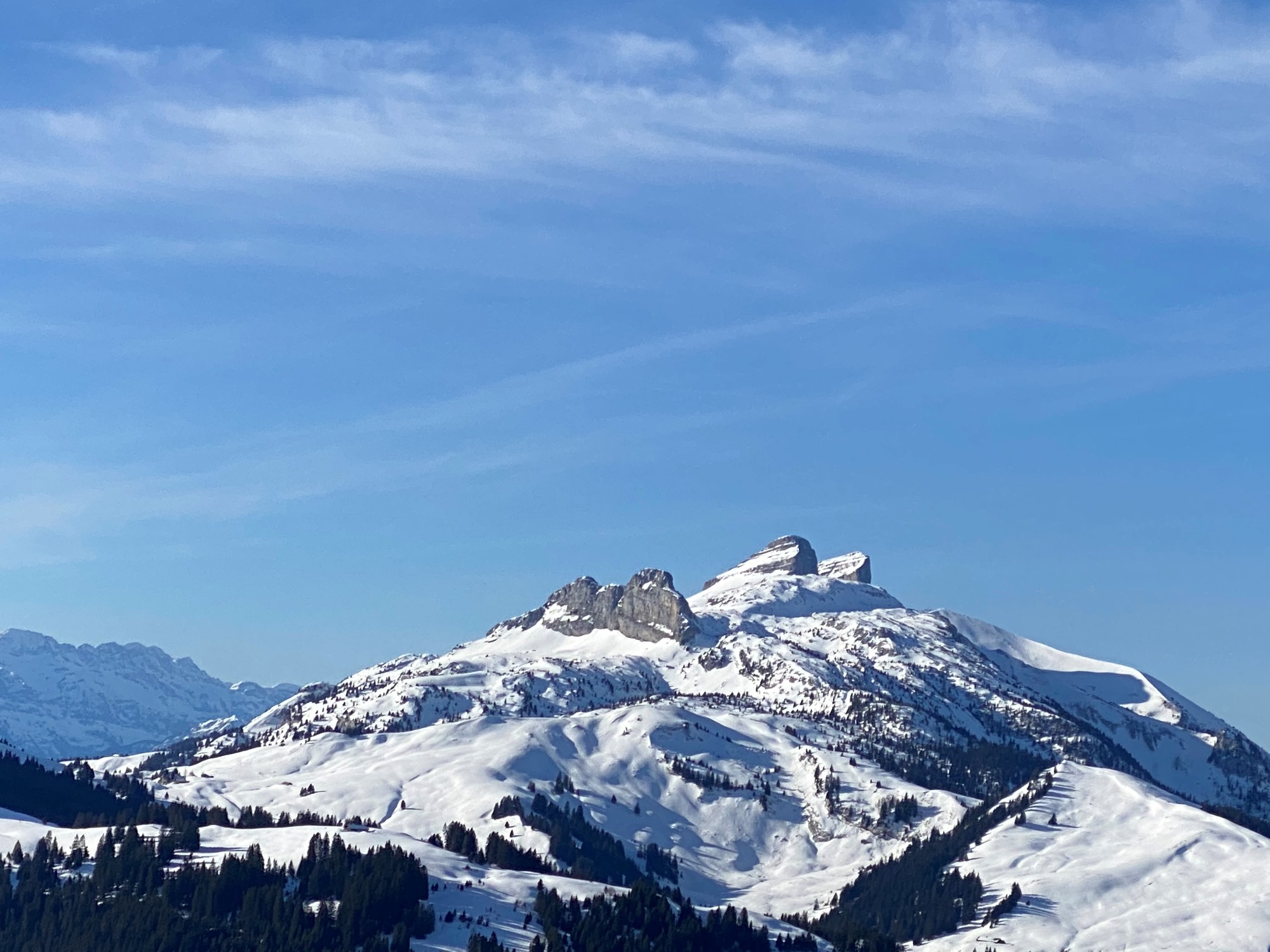 Les tours de Famelon, Mayen et Aî