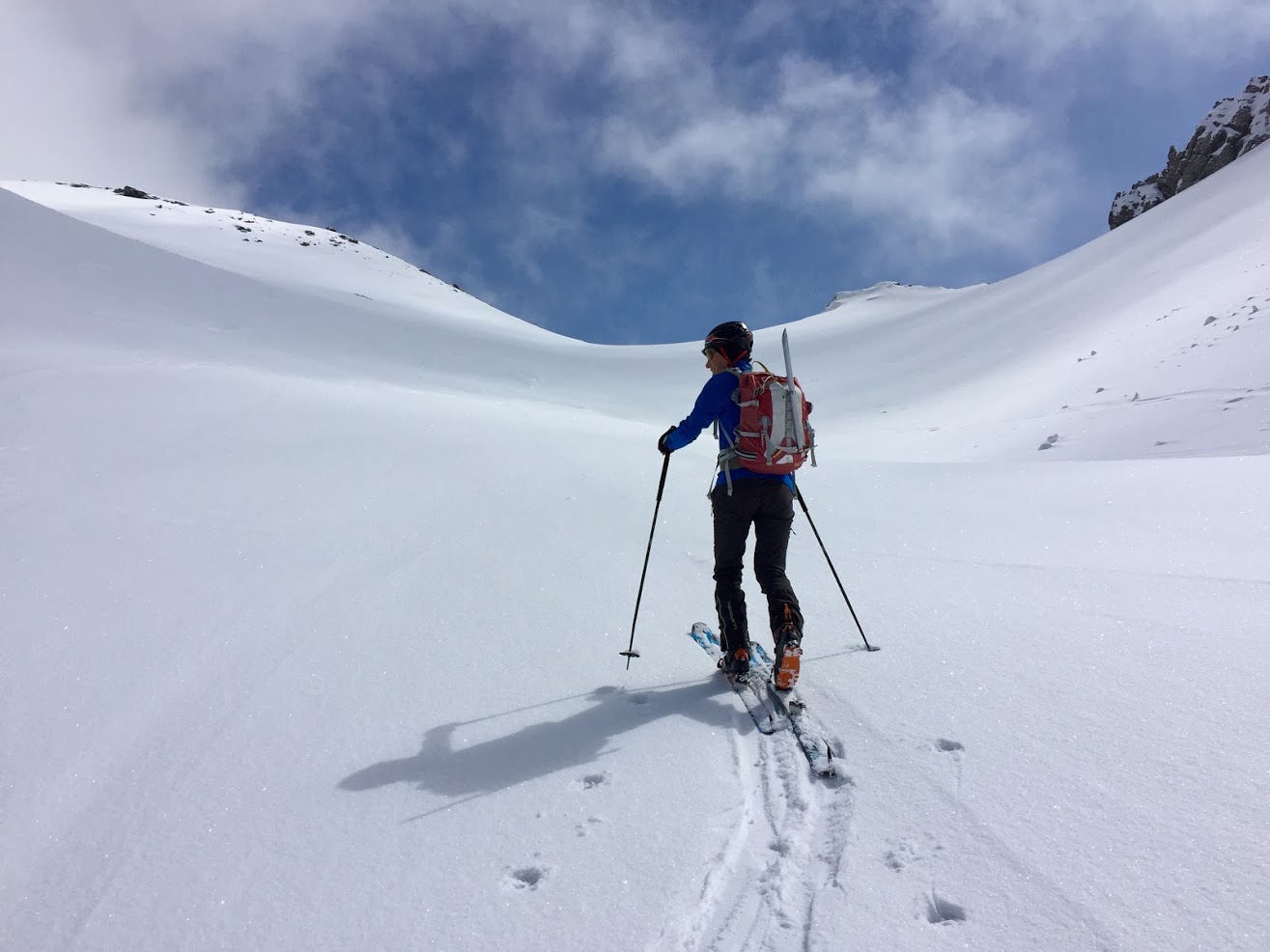 Bruno trace dans 3 cm de fraîche. Col de Comba Mornay.