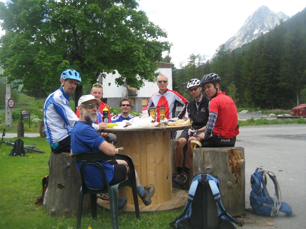 Pique-nique à Vallorcine. Belle place pique-nique !