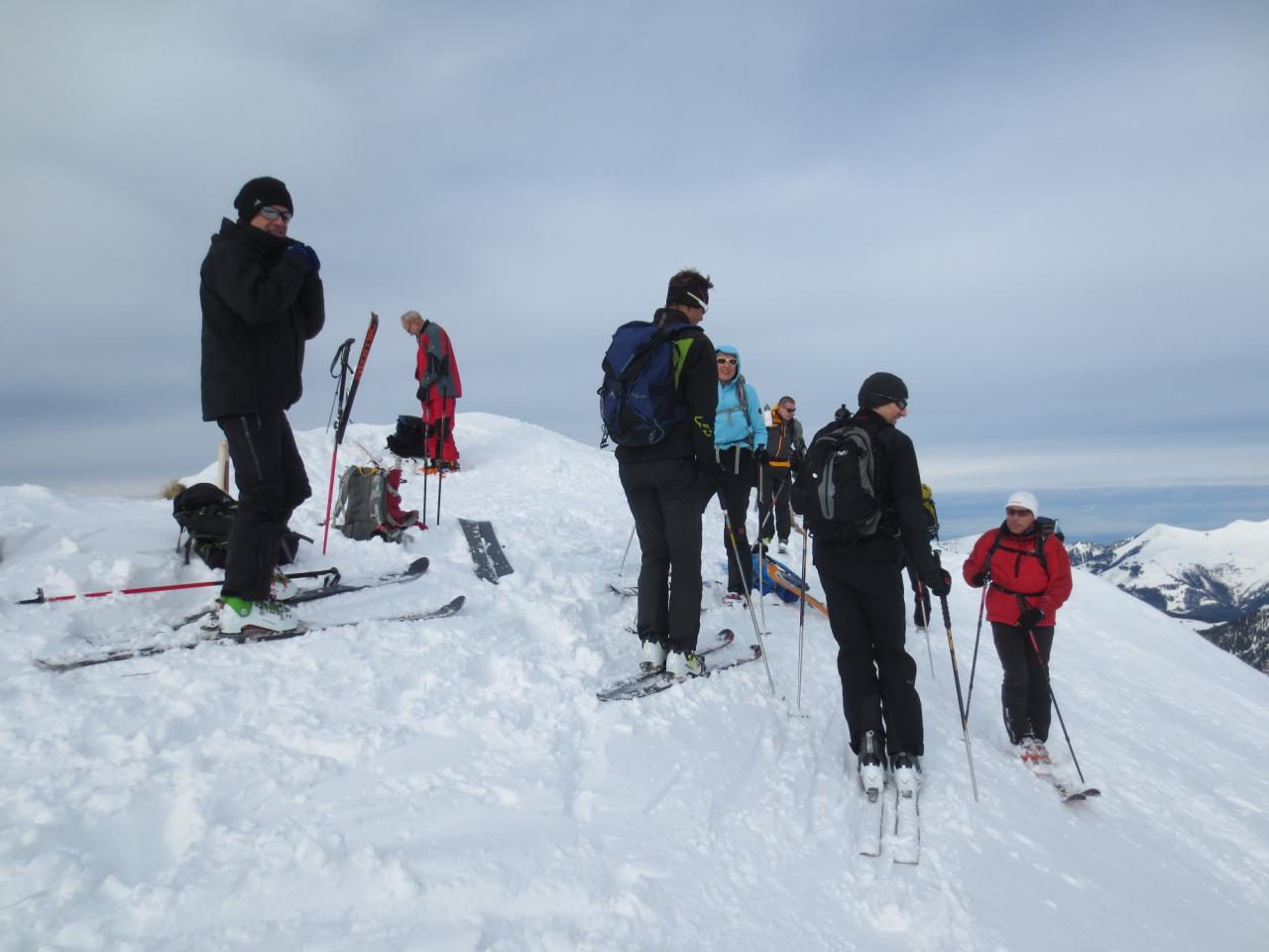 Premier passage au sommet. Prêts pour la descente.