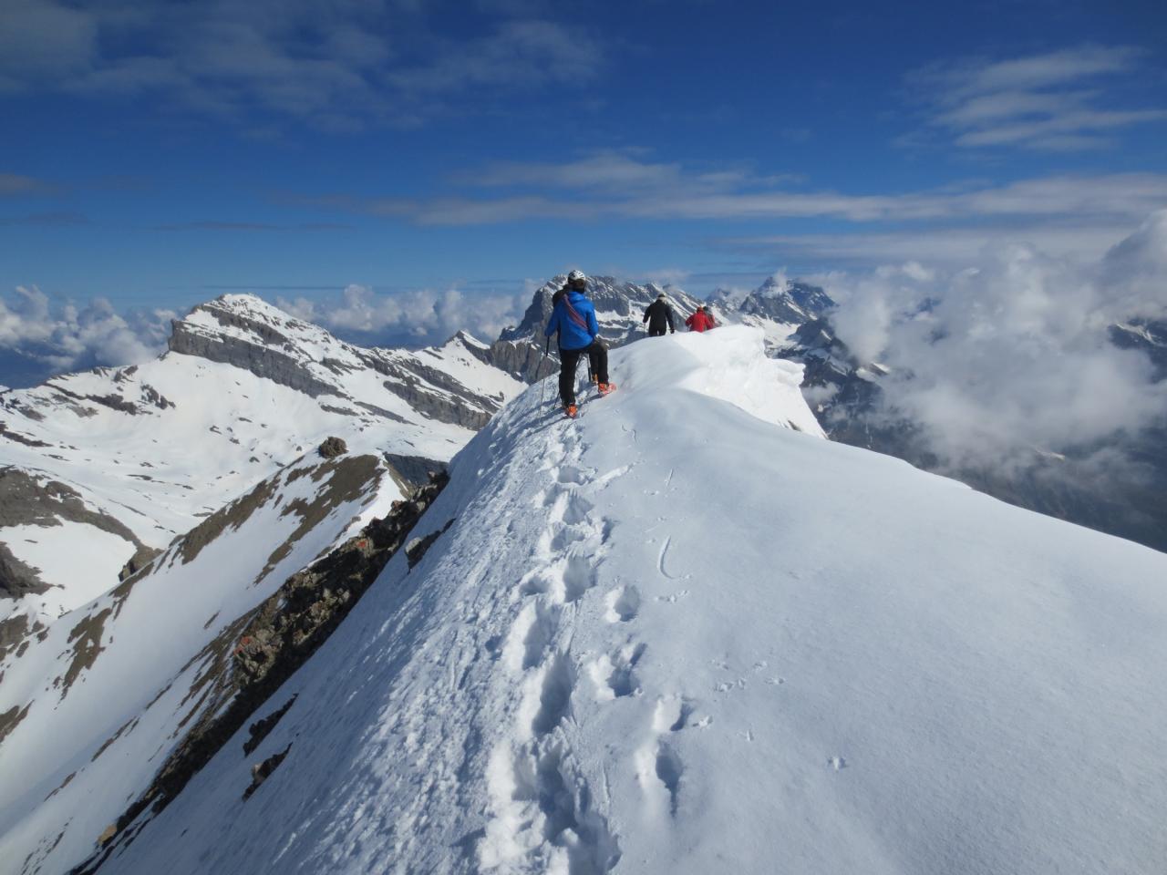 Très belle arête du Chavalard. vue sur la Dent Favre et les Muverans.