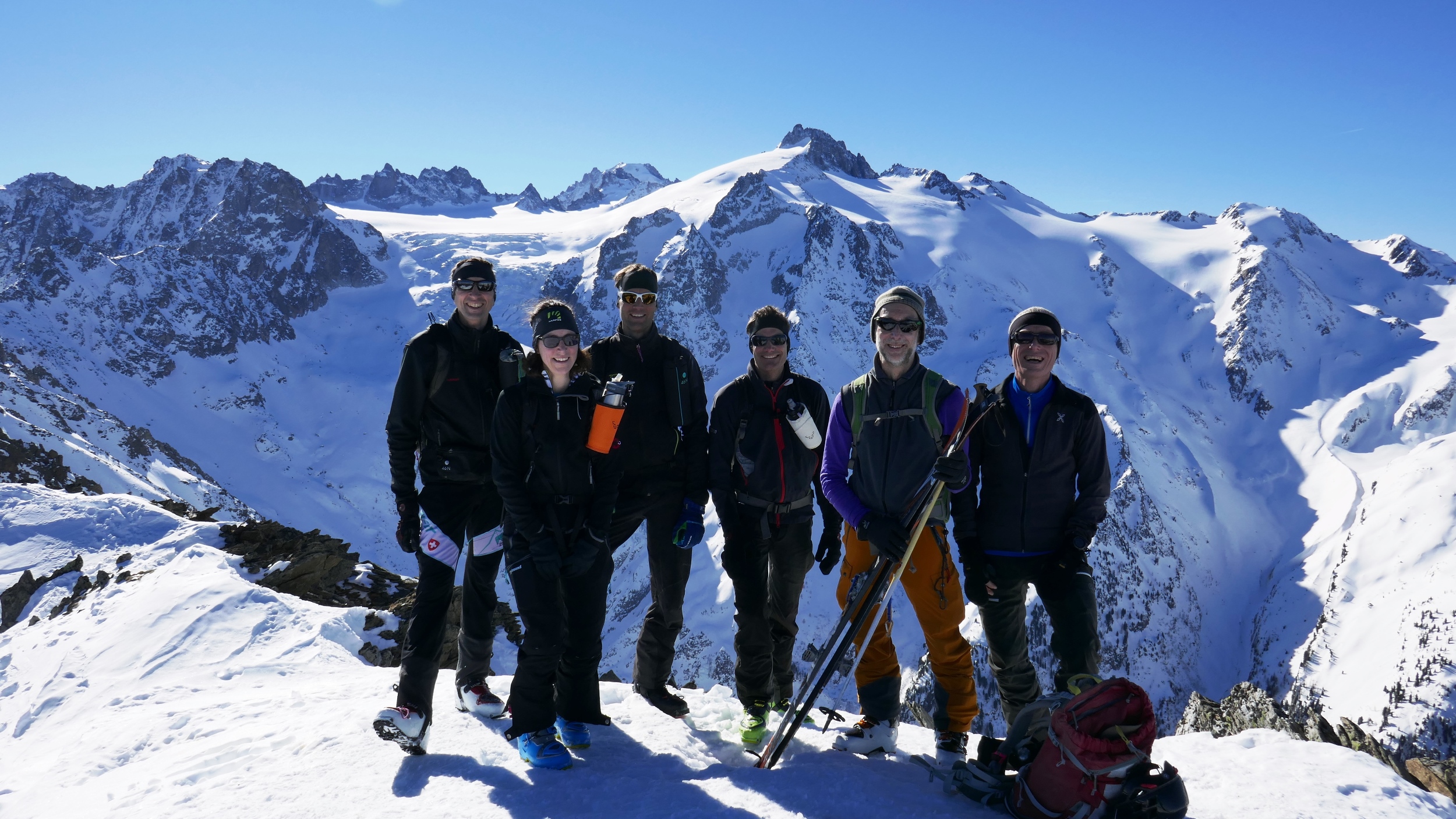 Fabien, Martine, Georges, Frédéric, Gérard, Bruno devant le massif du Trient