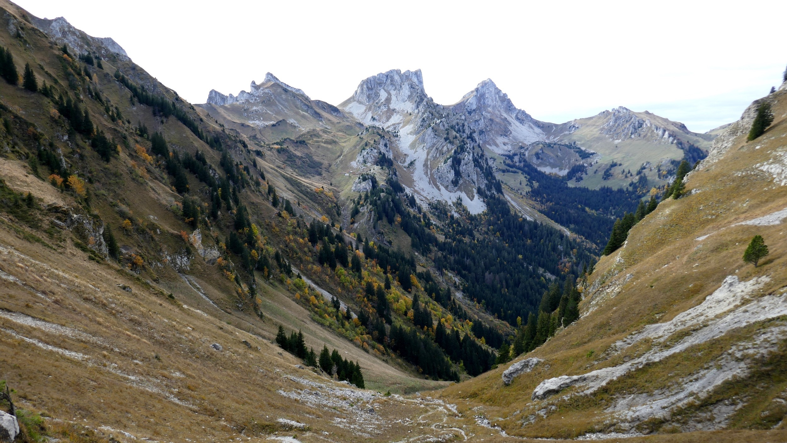 Neuteu, Pavis, Château et Dent d'Oche