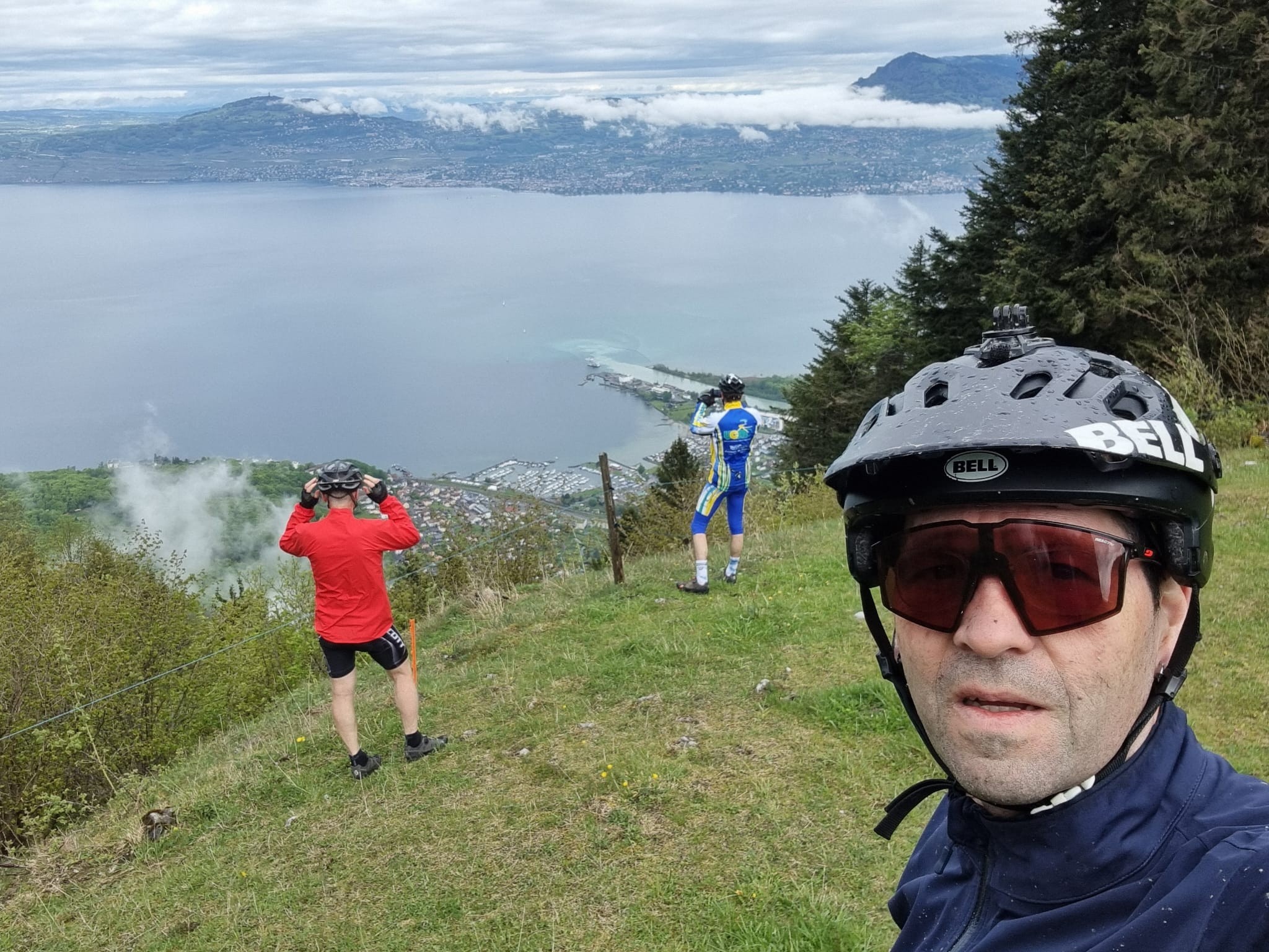 Patrick, Frédéric, Bruno. Vue sur le Bouveret.