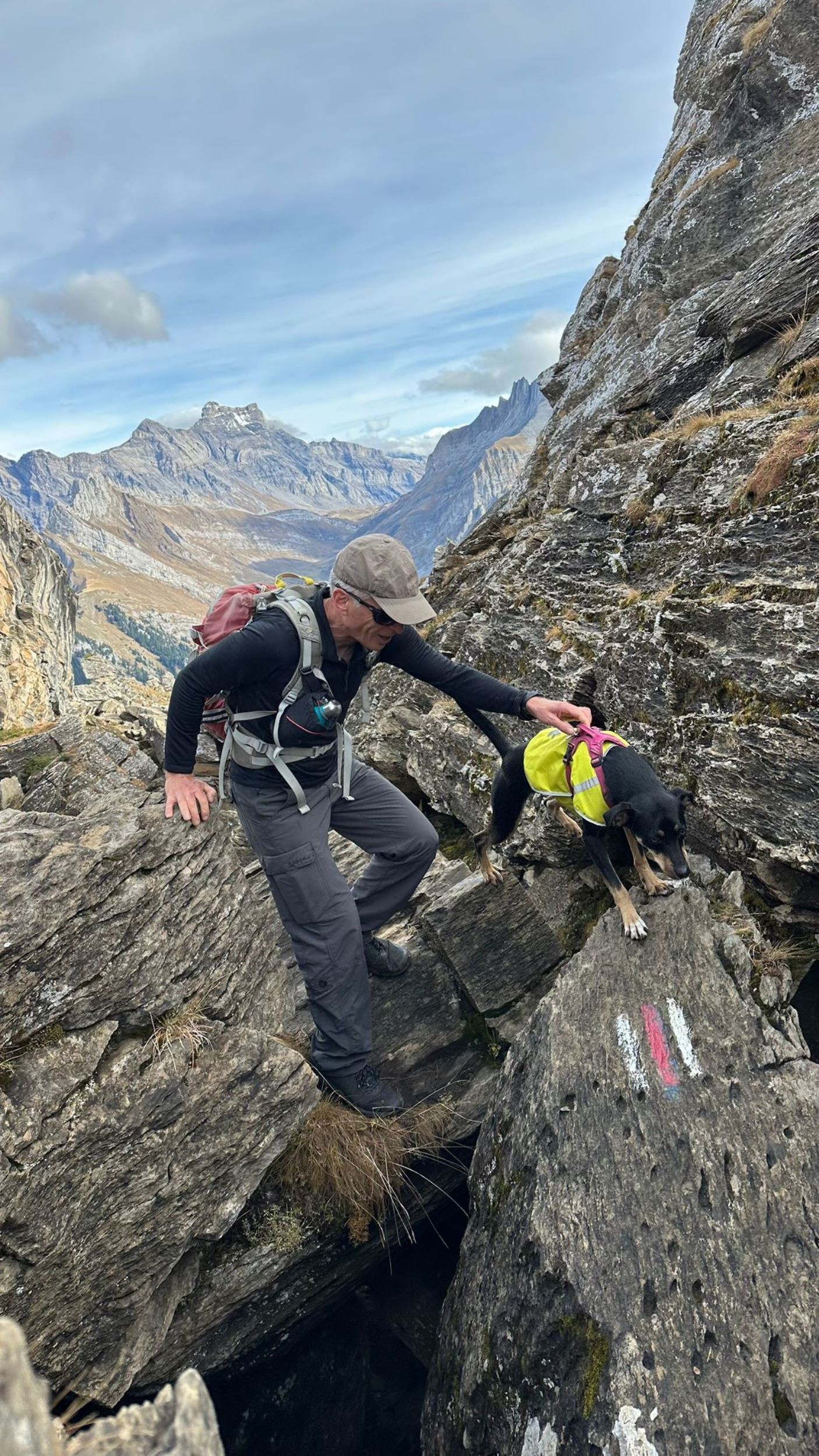 Notre chien-chamois a besoin qu'on lui indique le passage parfois