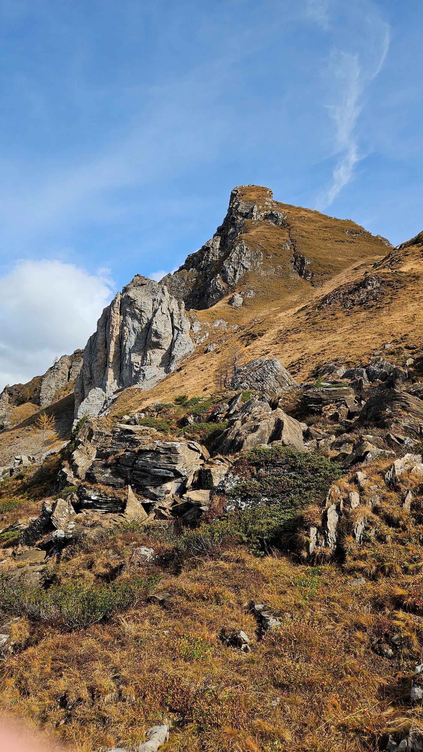 Le sommet depuis la descente du col des Pauvres