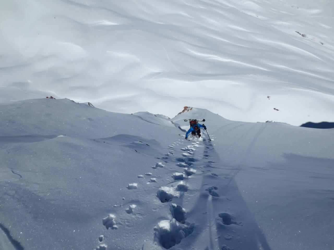 Stéphane sous le sommet. Impressionnant !