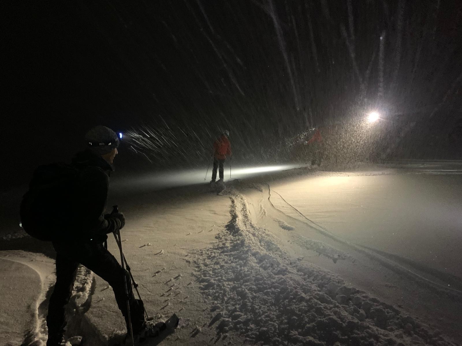 Le groupe raquettes en descente (dans quel sens?)