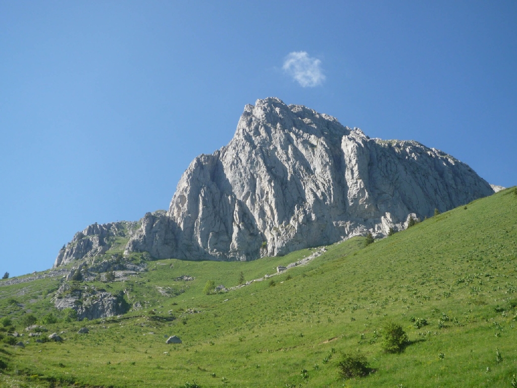 24-Dernière vue sur le massif. Les voies choisies étaient sur la partie gauche du massif.