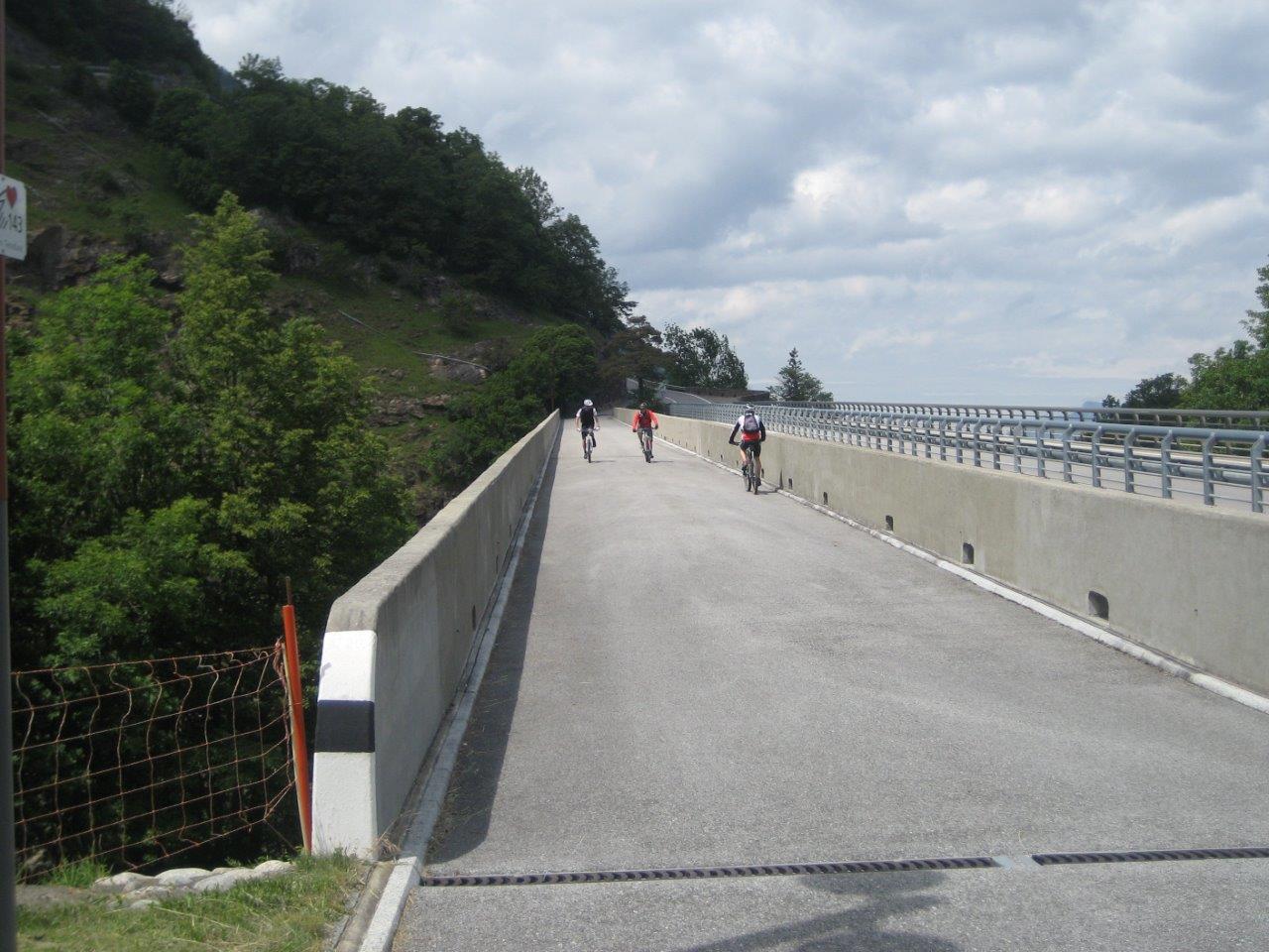 Un petit tour sur l'ancien pont de Gueuroz