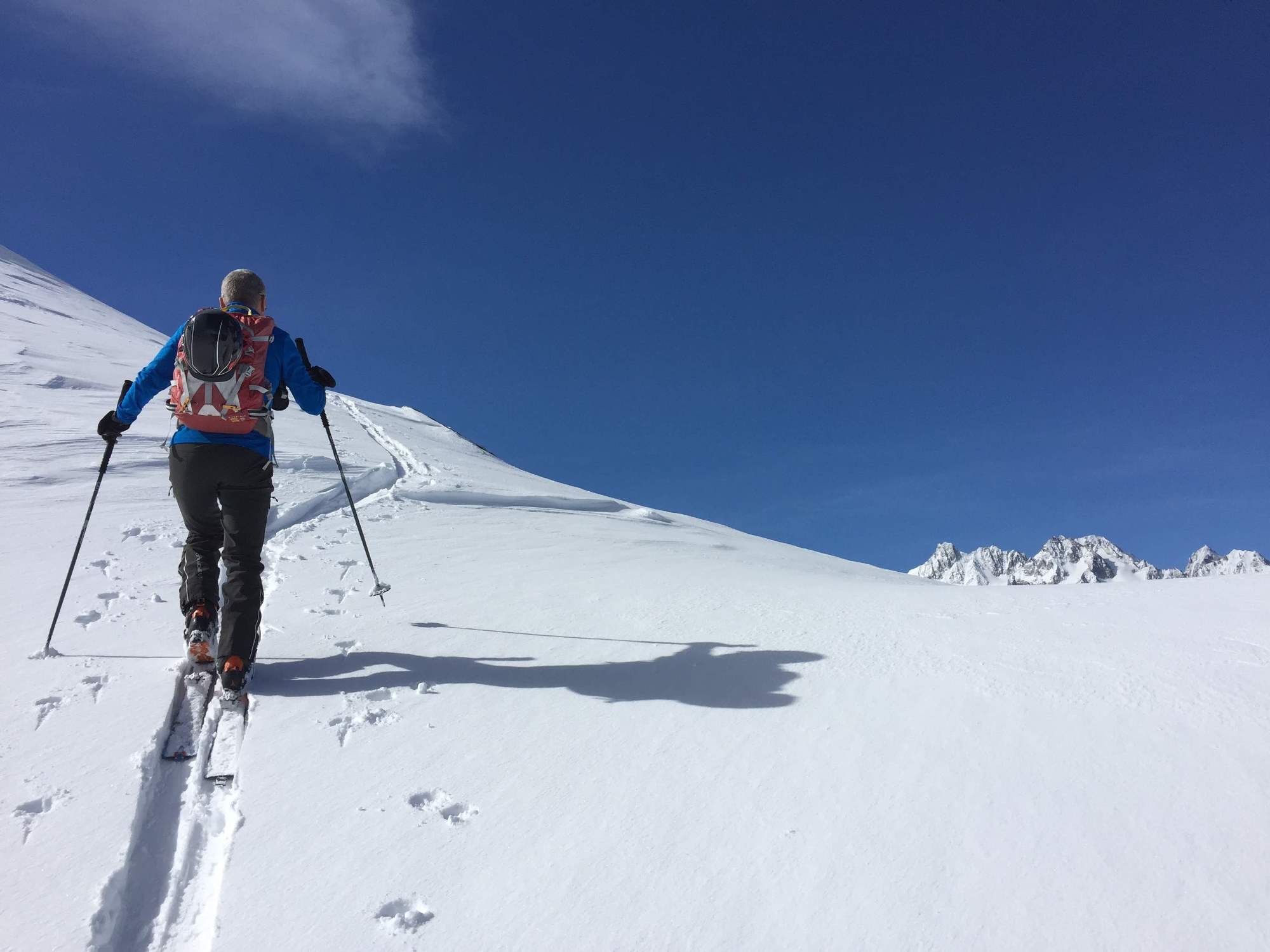 Bruno dans le blanc et bleu