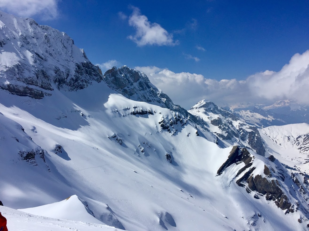 Les pentes de Comba Mornay sous la Dent de Barme