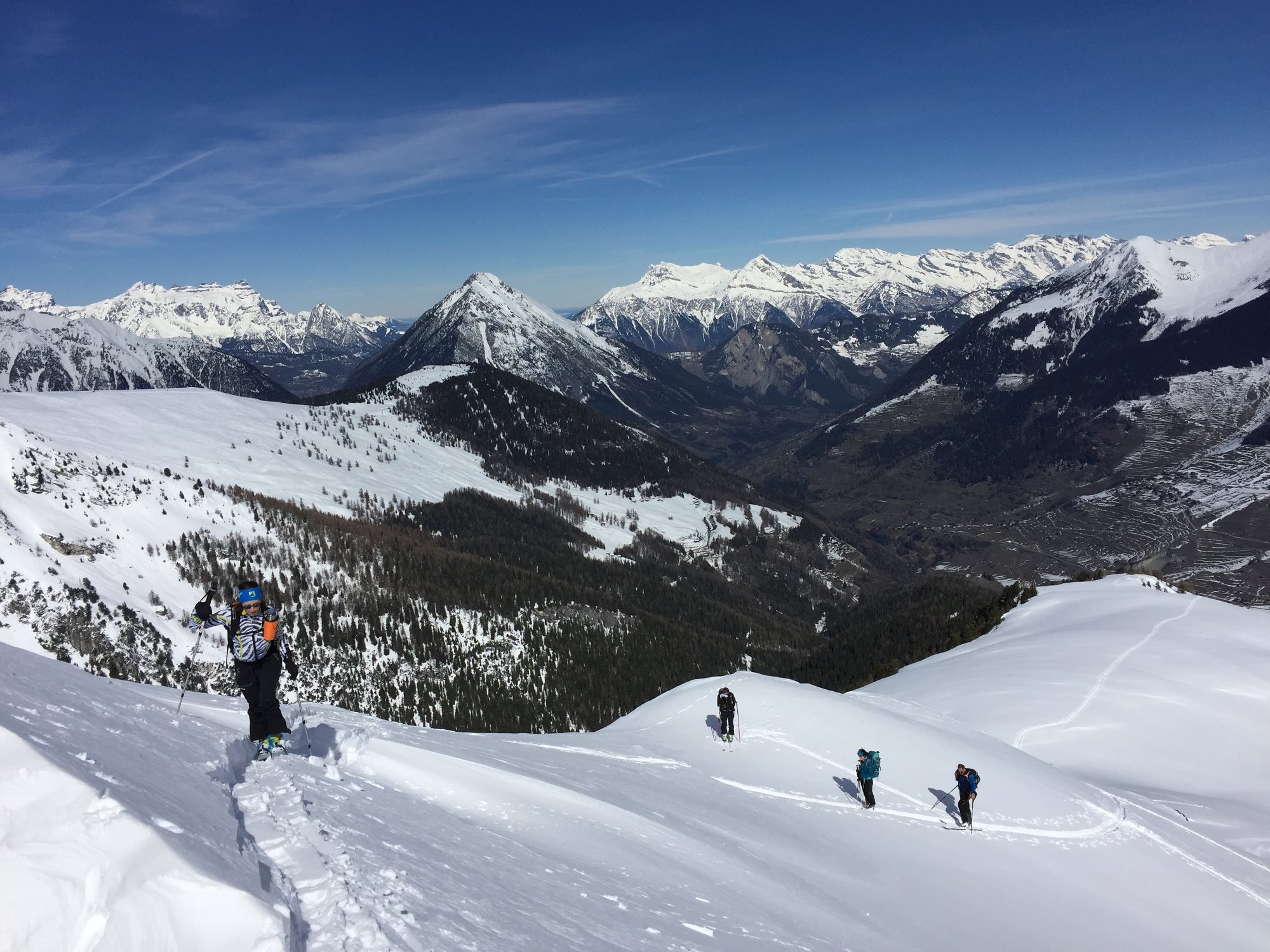 Martine en haut. On voit les Dents du Midi !