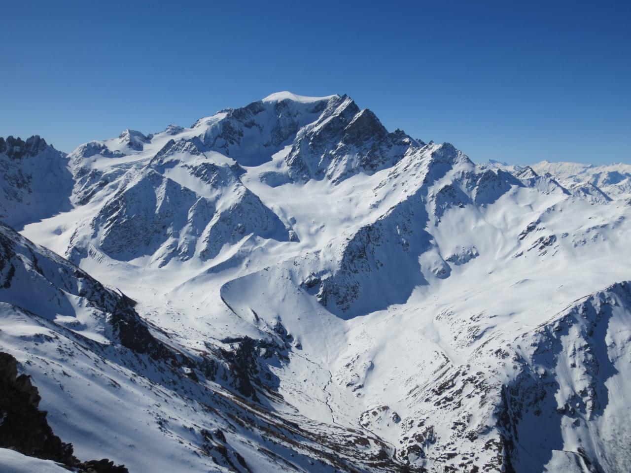 Mont Vélan. Le chalet d'Amont est tout en bas au centre.