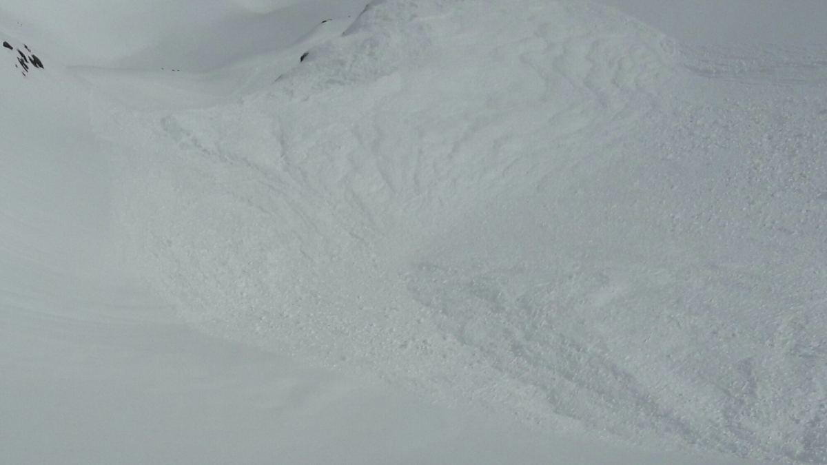 Avalanche col des Chamois env. 150m de large sur 700 m de long