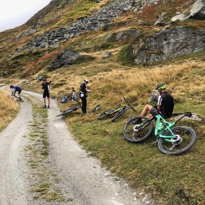 Pause au bout du lac de Mauvoisin