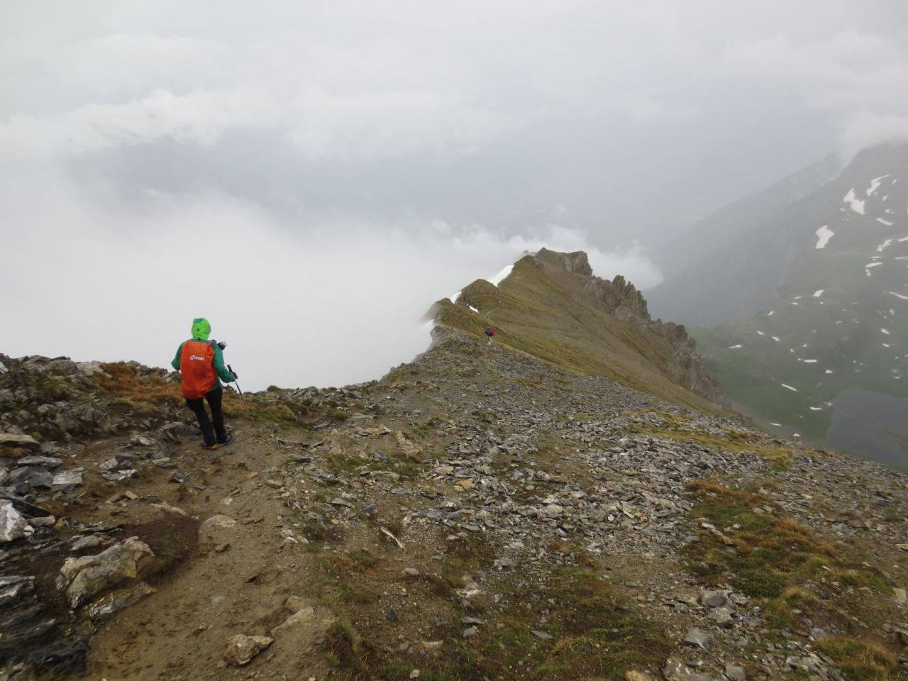 On ressort du brouillard sur l'arête