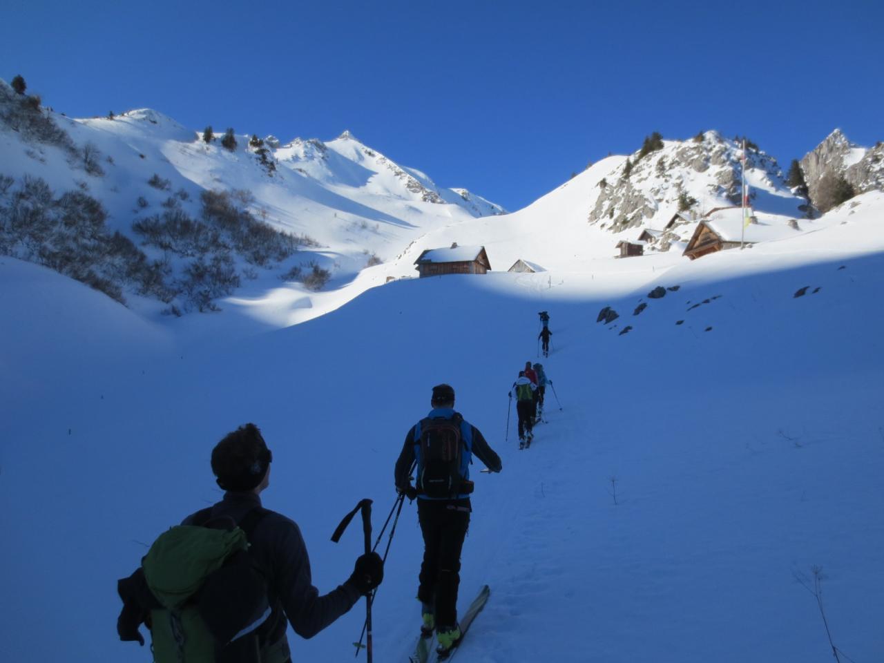 Les chalets de Neuteu. La Pointe des Pavis au fond.