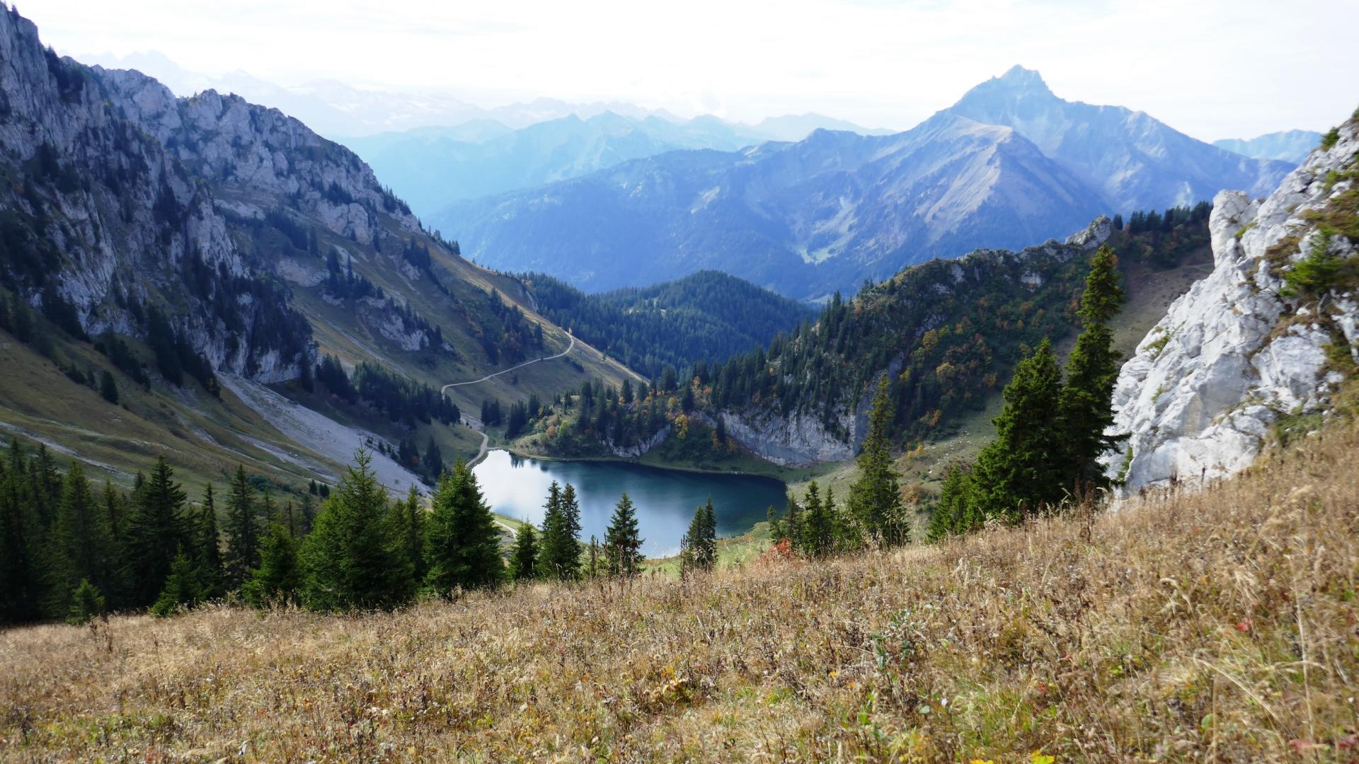 Lac d'Arvouin et Mont de Grange