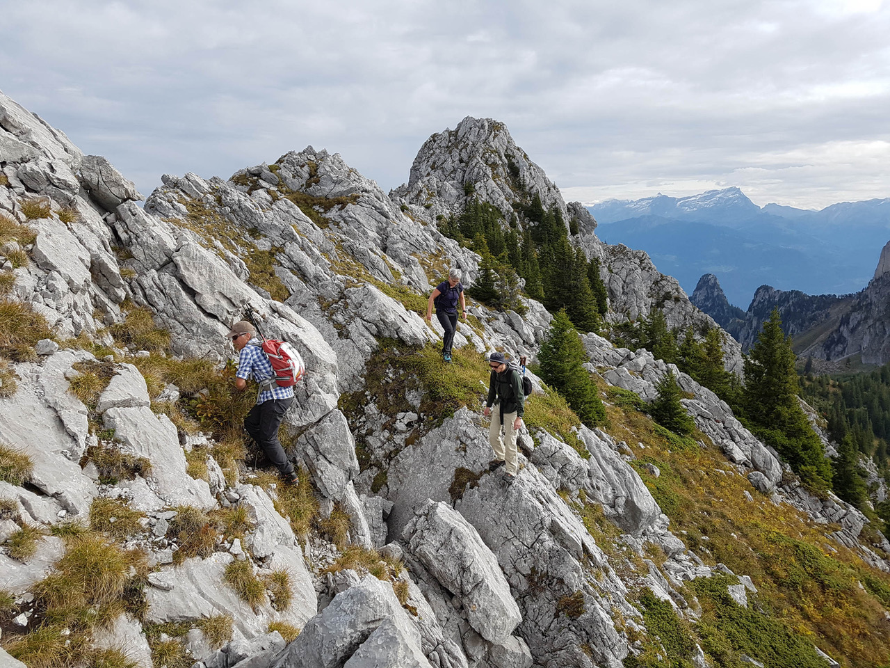 Traversée. Au fond, le sommet.