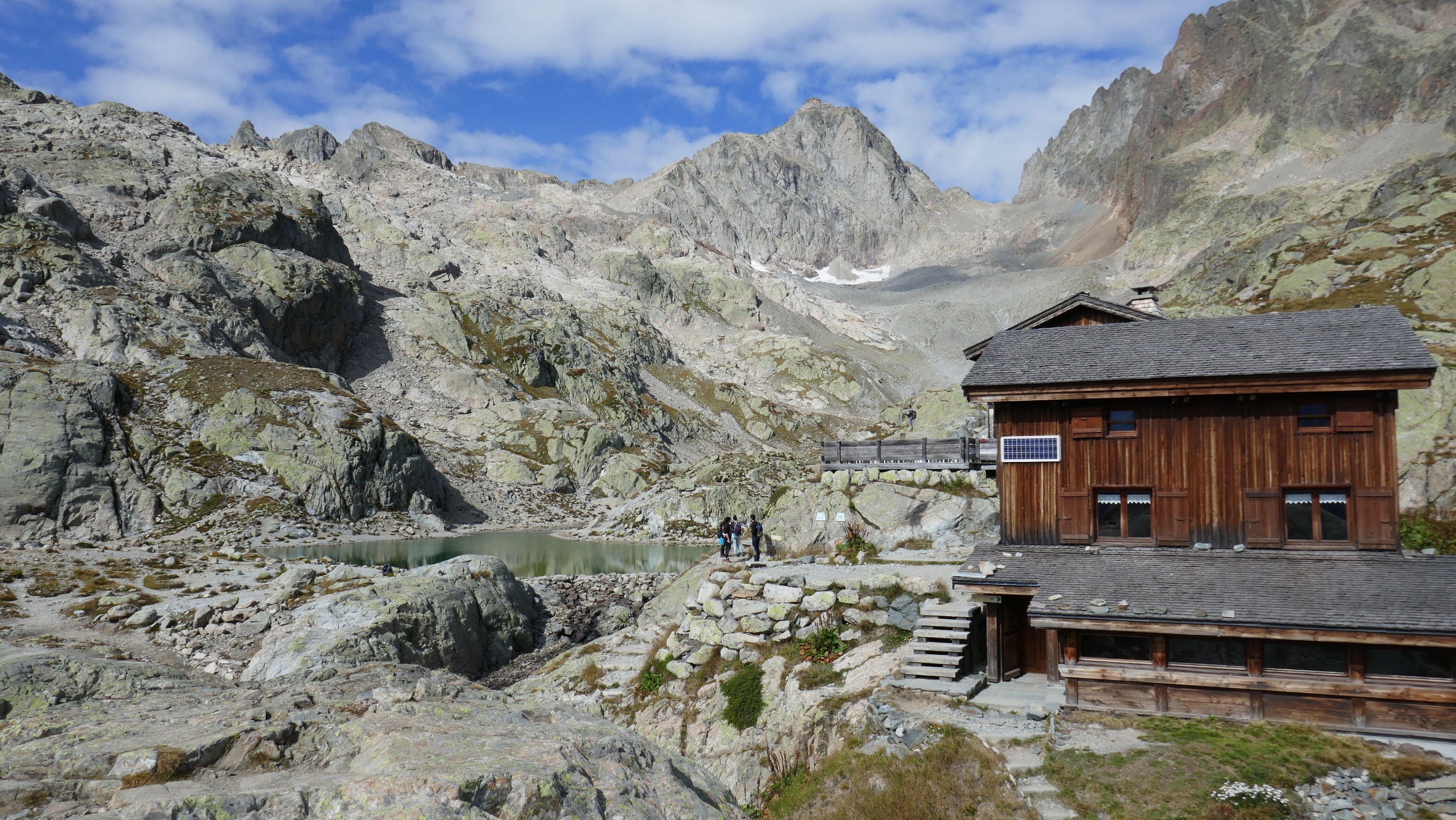 Le refuge et le premier Lac Blanc