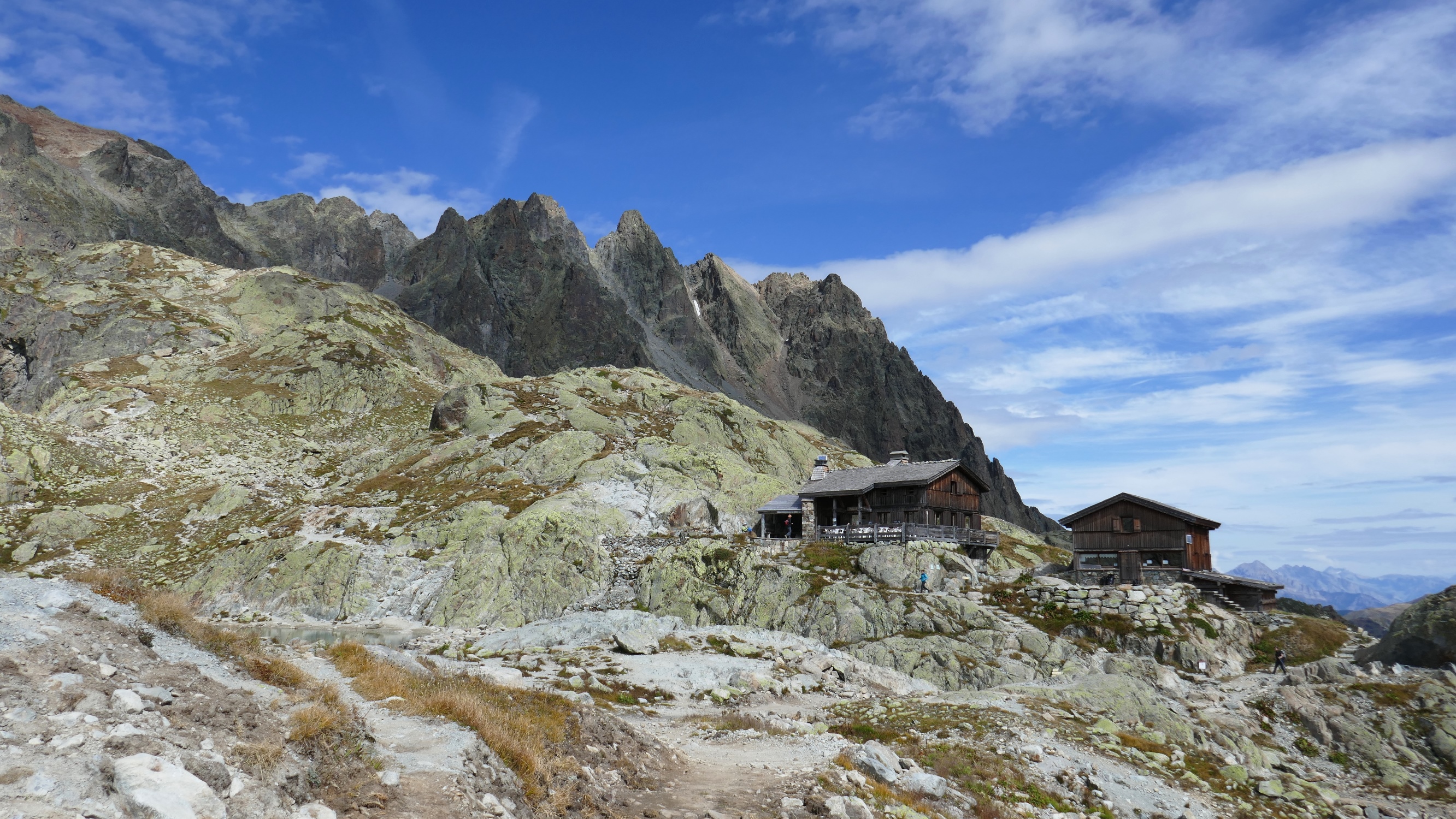 Refuge du Lac Blanc et  Aiguilles Rouges