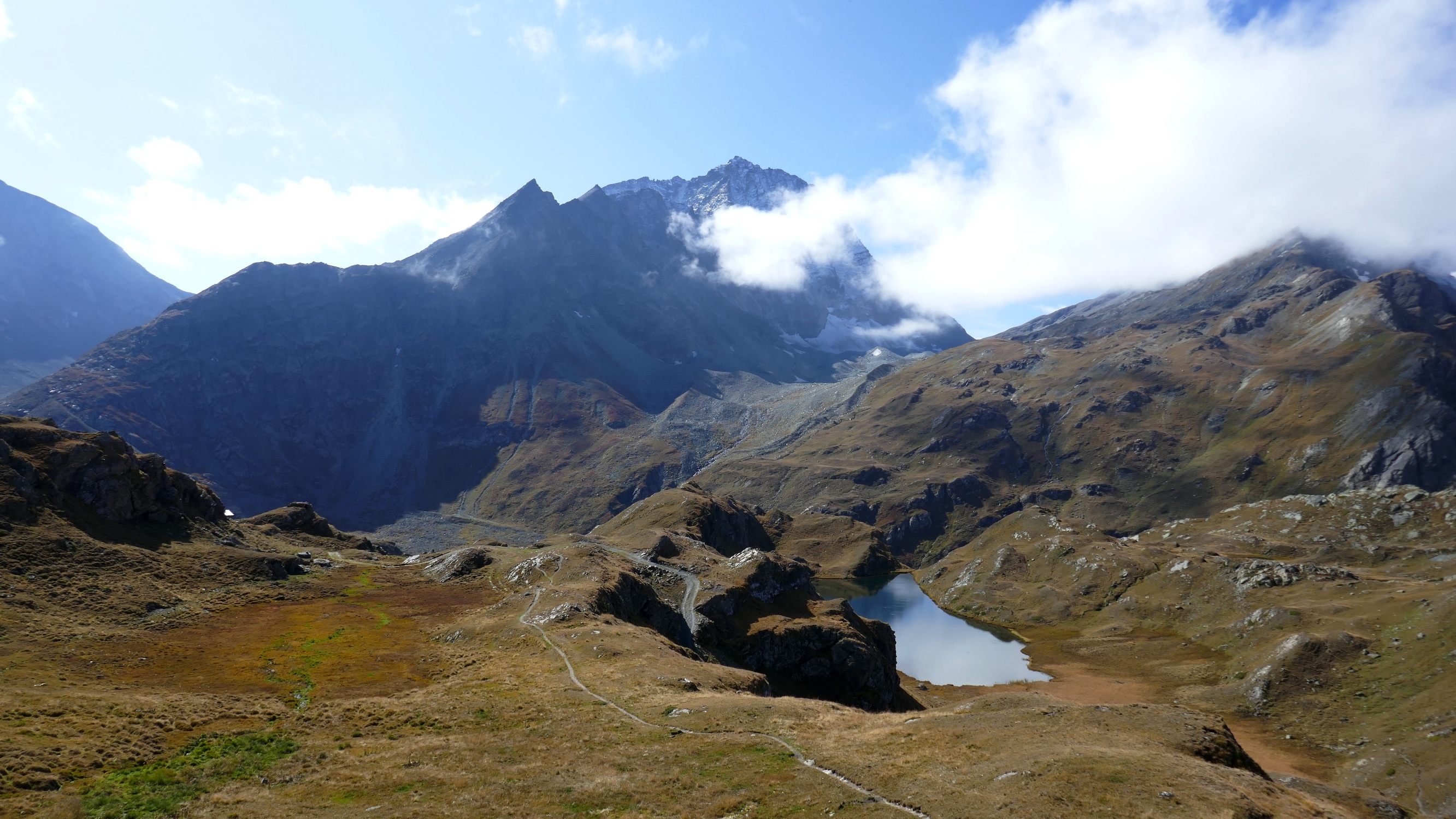 Lac de Chanrion et Mont gelé