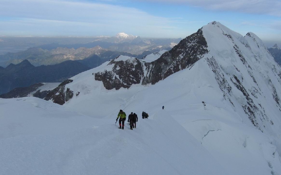 1429 cordees qui nous suivent et Mt Blanc